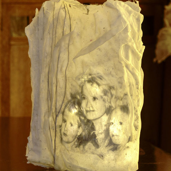 Liebeslicht aus Spargelpapier gefertigt