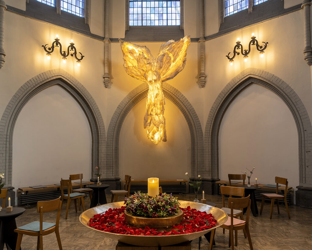 Engel der Weiblichkeit im Kolumbarium Rheinkirche