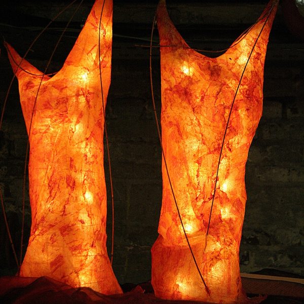 "Soulmates" , Lichtskulpturen je 0,30 x 0,70m, handgeschöpftem Papier aus Kürbis und Karotte, Zeche Zollern 2007